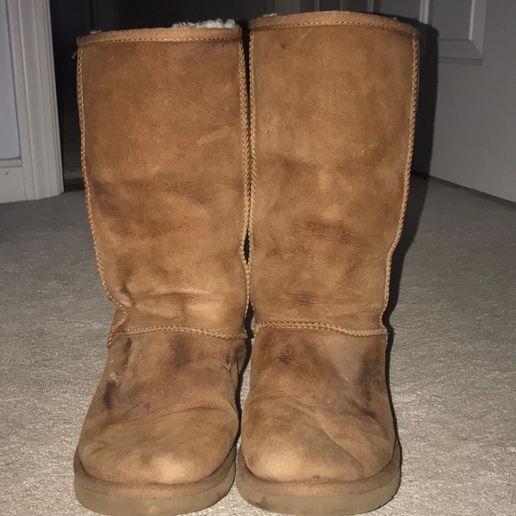 UGGS - Picture 4 of 6